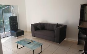 Seabreeze Modern Apartment Sleeps Up To 4 People